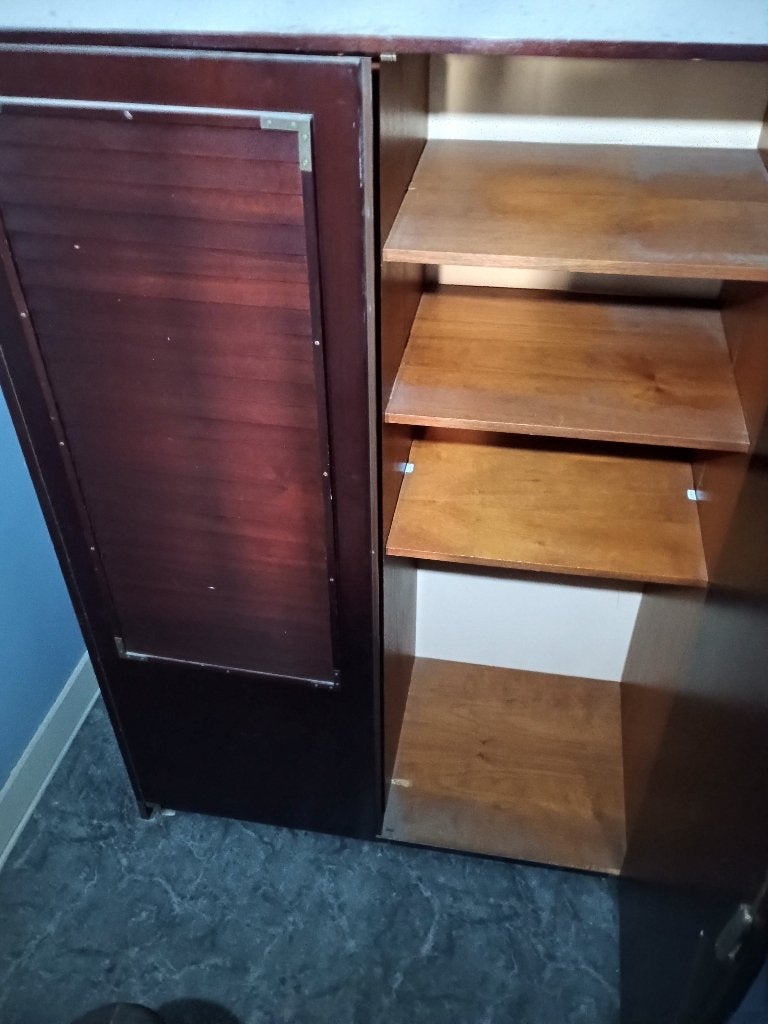 Gratis kledingkast- Gratis kledingkast met twee deuren, Ophalen, Gebruikt, 100 tot 150 cm, Kersenhout