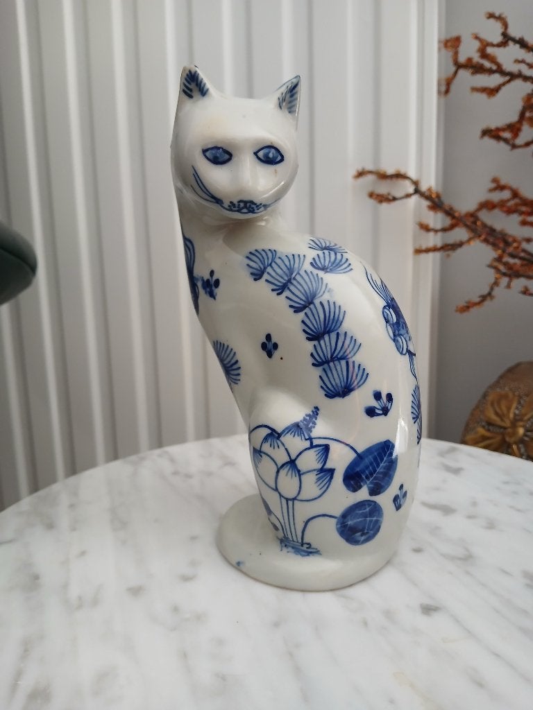 Chat vintage en porcelaine bleu blanc de Chine, Antiquités & Art, Enlèvement ou Envoi