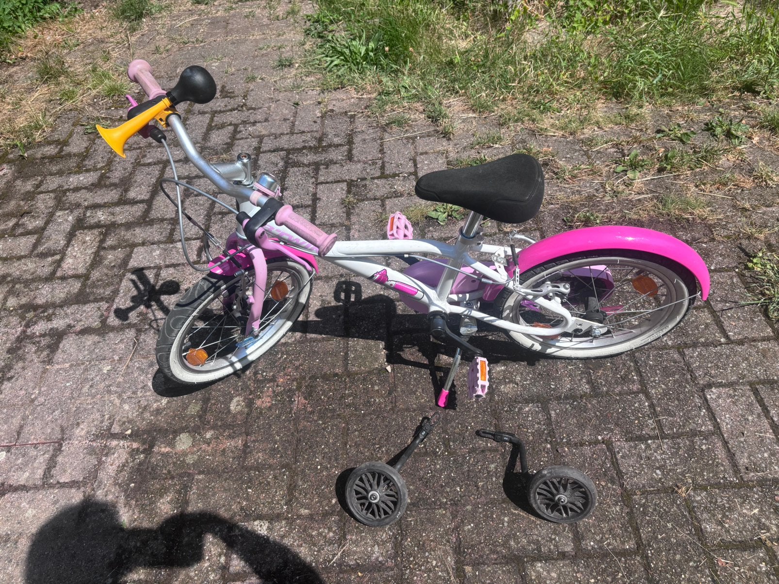 Te koop: Kinderfiets met zijwieltjes rijklaar, Ophalen, Zo goed als nieuw, Zijwieltjes