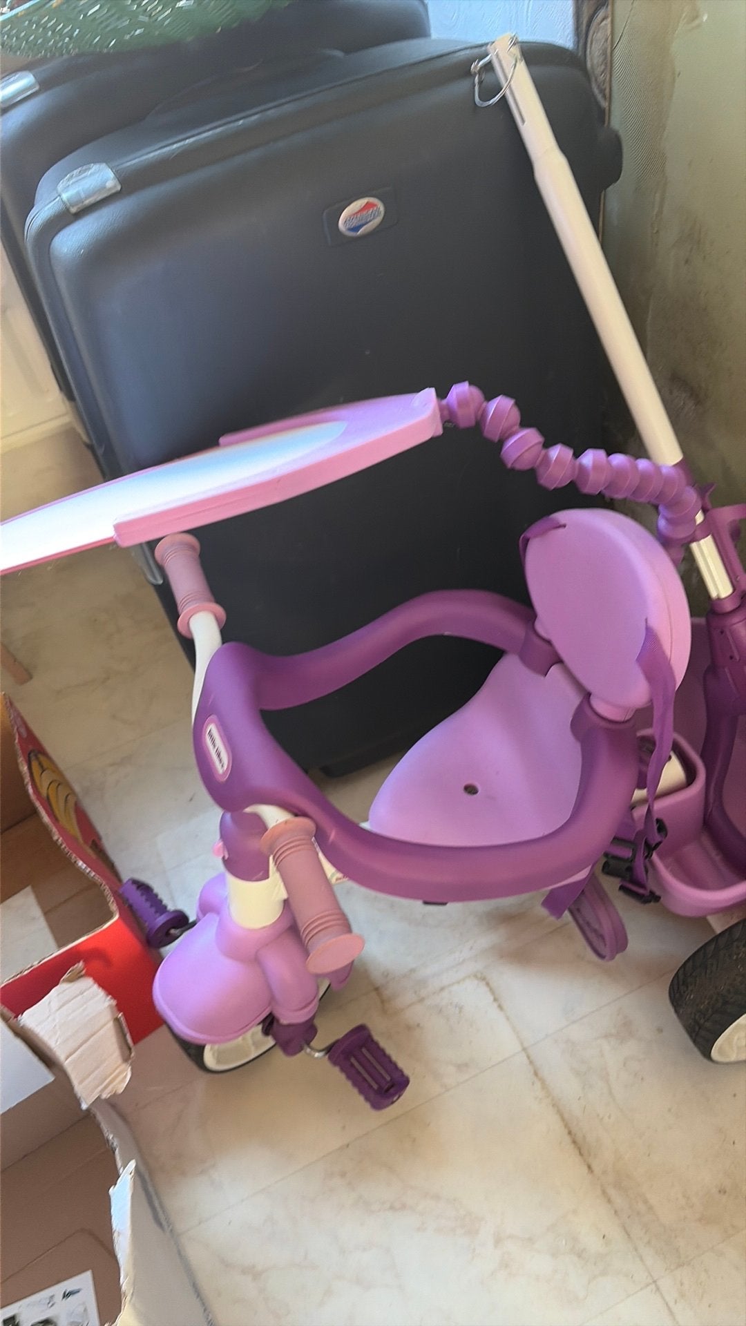 Driewieler little tikes, Fietsen en Brommers, Ophalen, Zo goed als nieuw, Terugtraprem, Duwstang