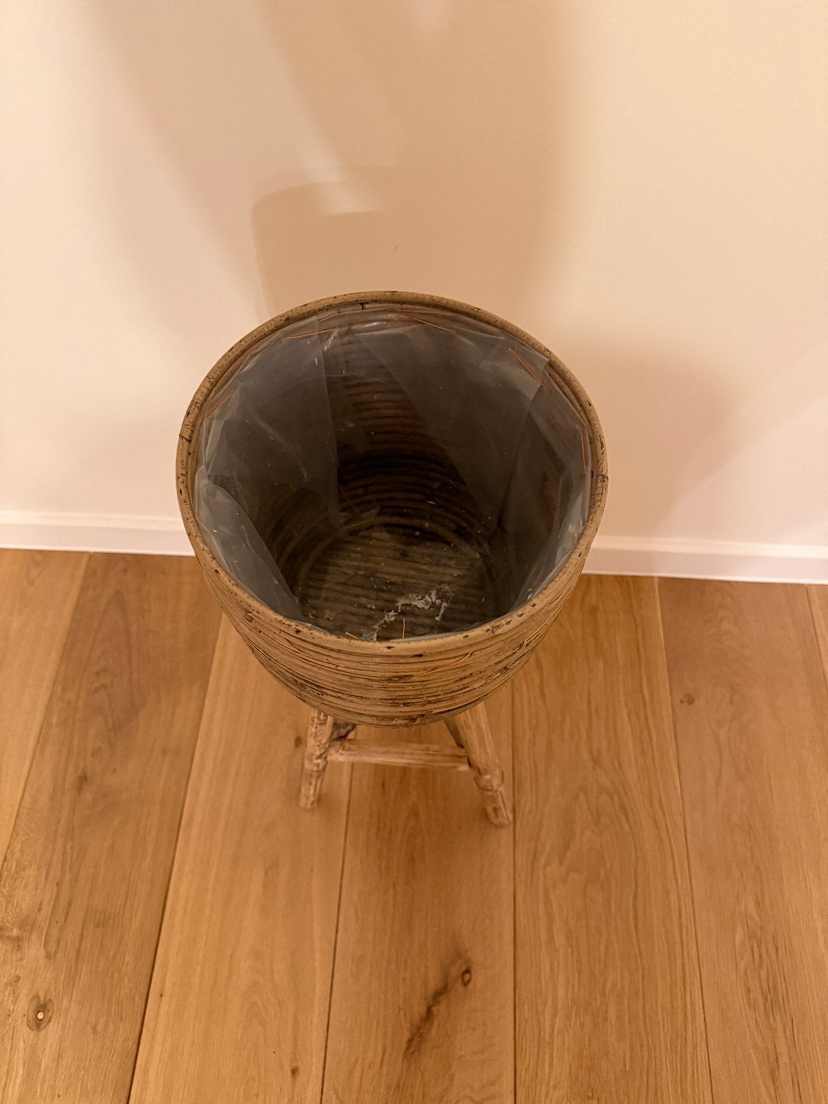 Cache-pot sur pied en rotin, Enlèvement, Comme neuf, Intérieur