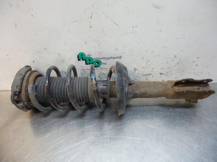 Barre amortisseur avant gauche d'un Volkswagen Polo (Polo 99, Autos : Pièces & Accessoires, Volkswagen, -, 3 mois de garantie