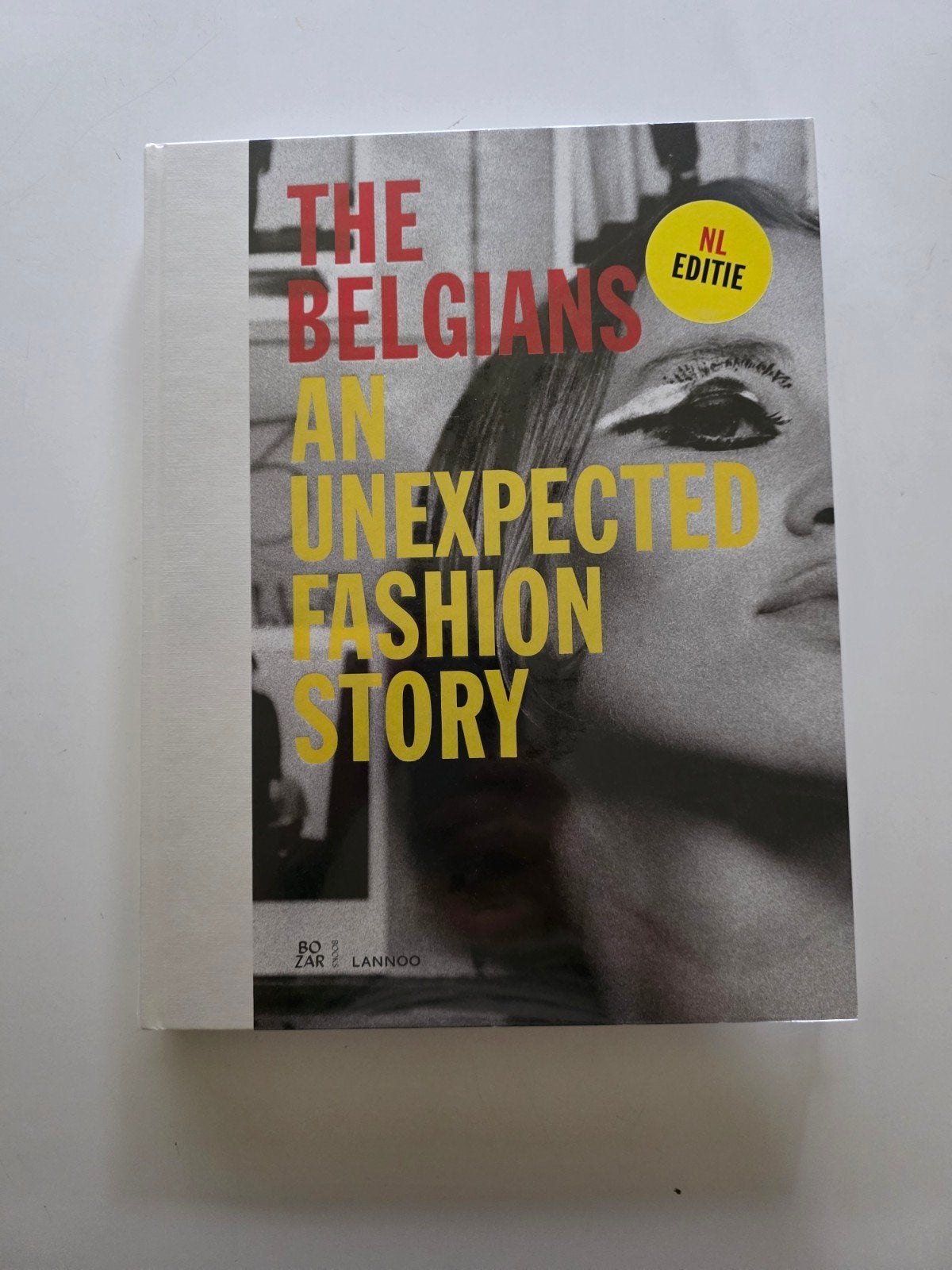 une trouvaille rare pour le collectionneur de mode, Livres, Mode, Enlèvement ou Envoi, Neuf