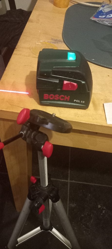 Bosch PCL 10 zelfnivellerende kruislijnlaser, Ophalen of Verzenden, Zo goed als nieuw, Afstand