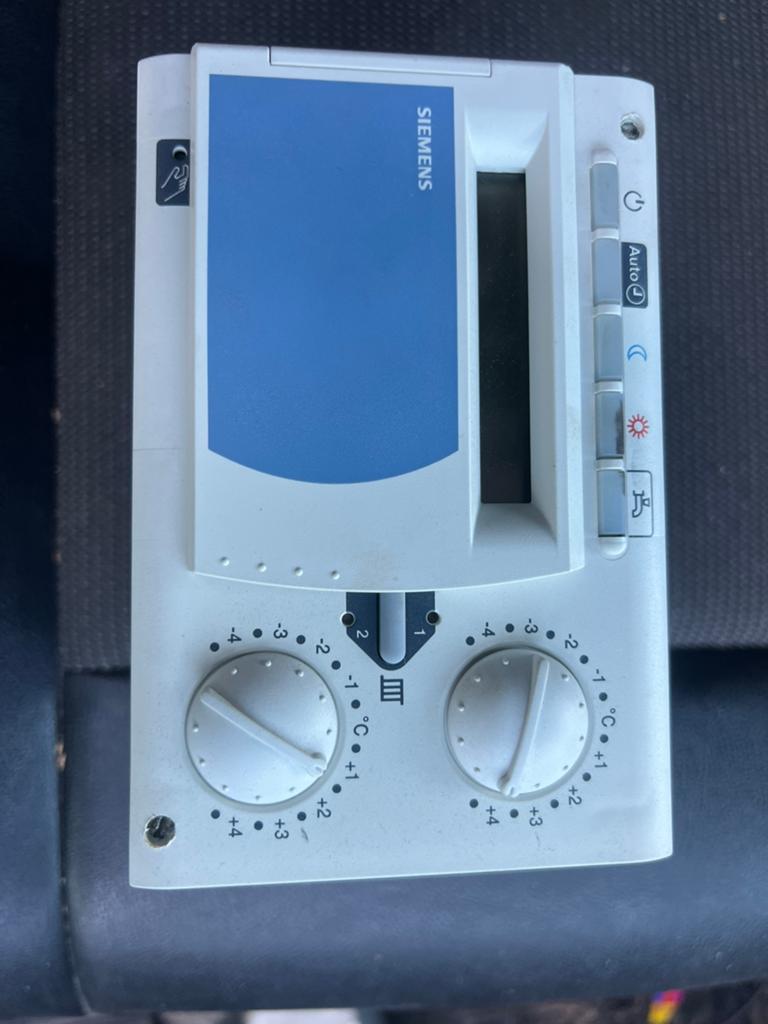 Siemens - Régulateur chauffage programmable 2 circuits, Bricolage & Construction, Thermostats, Enlèvement, Comme neuf