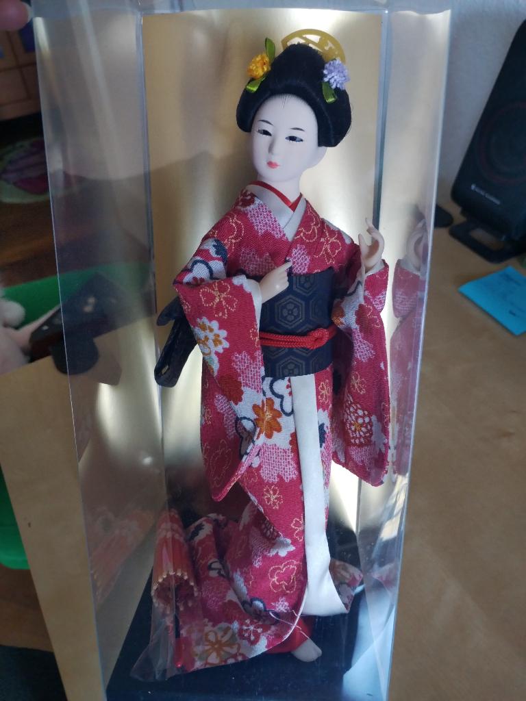 Poupée japonaise, Enlèvement