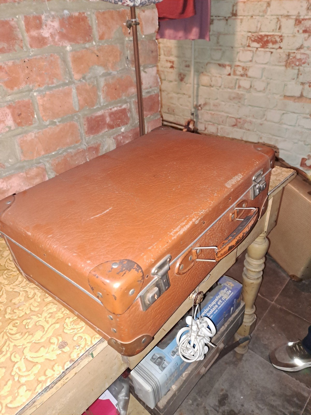 vieille valise, Enlèvement