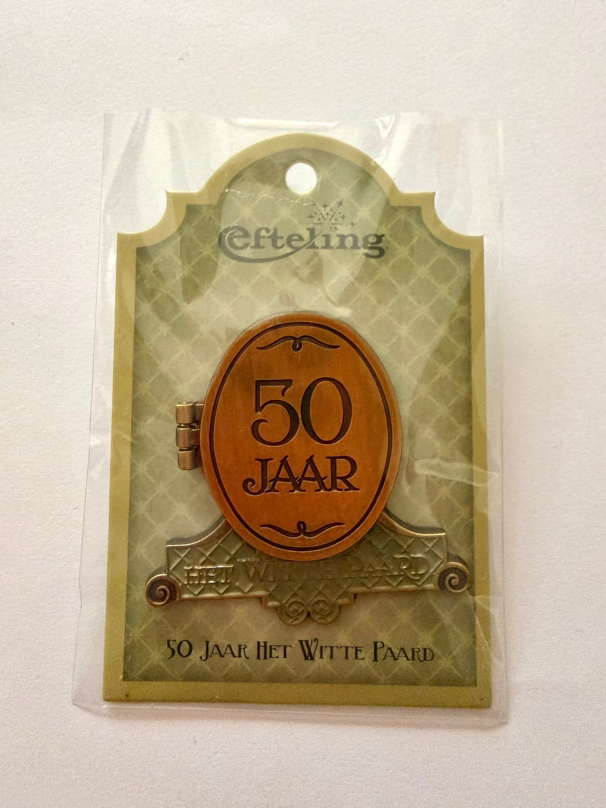 Efteling jubileum pin 50 jaar het witte paard restaurant, Verzamelen, Ophalen of Verzenden, Nieuw, Button of Speldje