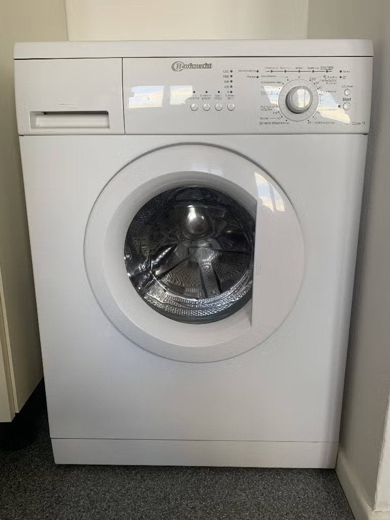 machine à laver, 1200 à 1600 tours, 85 à 90 cm, 4 à 6 kg, Programme lavage à la main