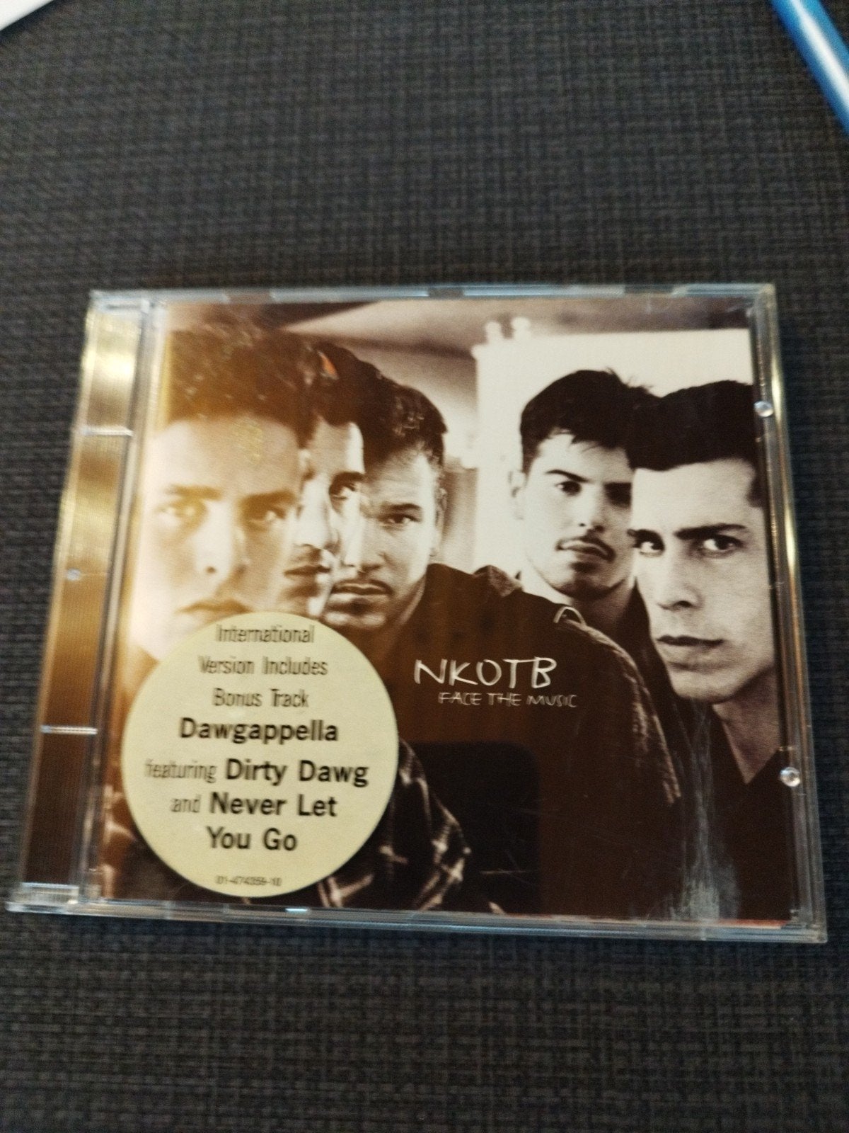 CD de musique Face the Music de NKOTB, Enlèvement