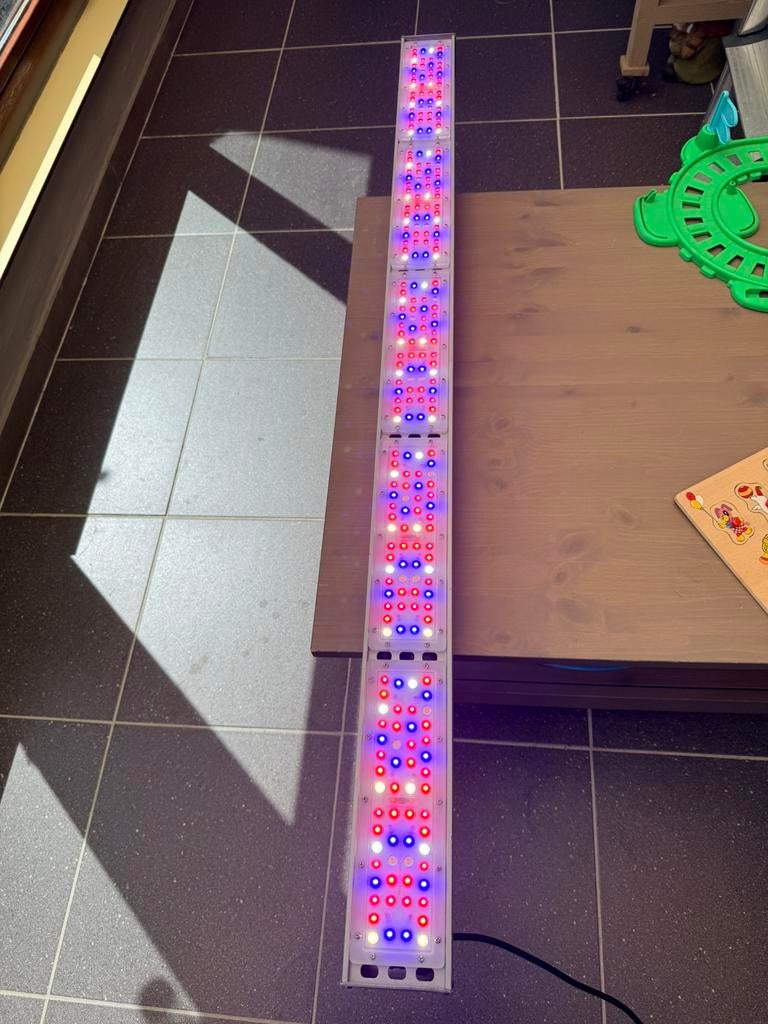 Led kweeklamp, Tuin en Terras, Ophalen, Zo goed als nieuw, Kweeklamp