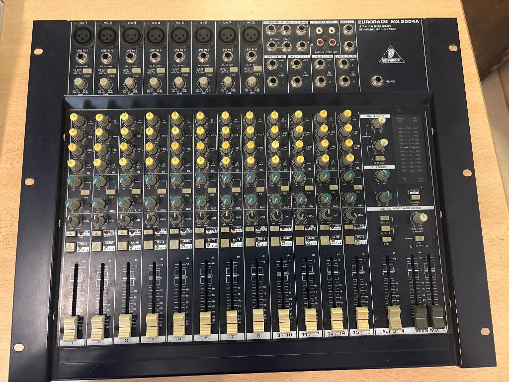 Behringer eurorack mx2004a, Ophalen of Verzenden, Zo goed als nieuw, 10 tot 20 kanalen, Microfooningang