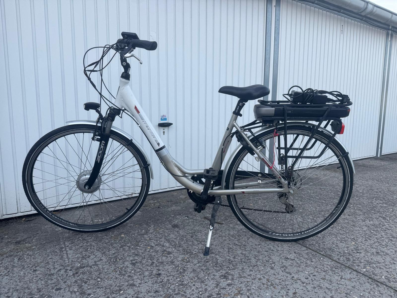NETBIKE ELEKTRISCHE FIETS MET VOORMOTOR, Ophalen, Zo goed als nieuw, Giant