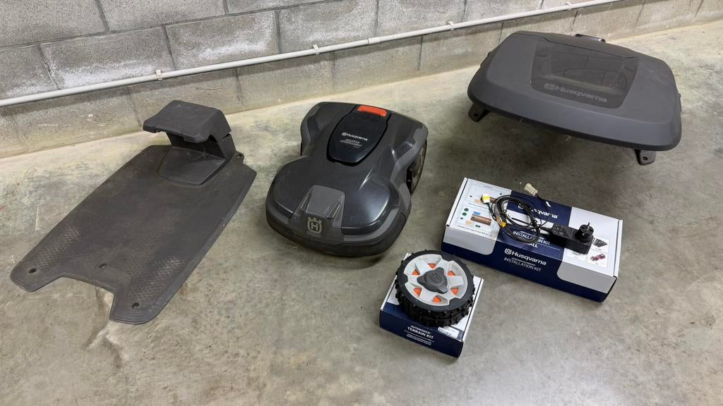 Husqvarna 415X slechts 1,5 seizoen gereden + garage, …, Ophalen, Zo goed als nieuw