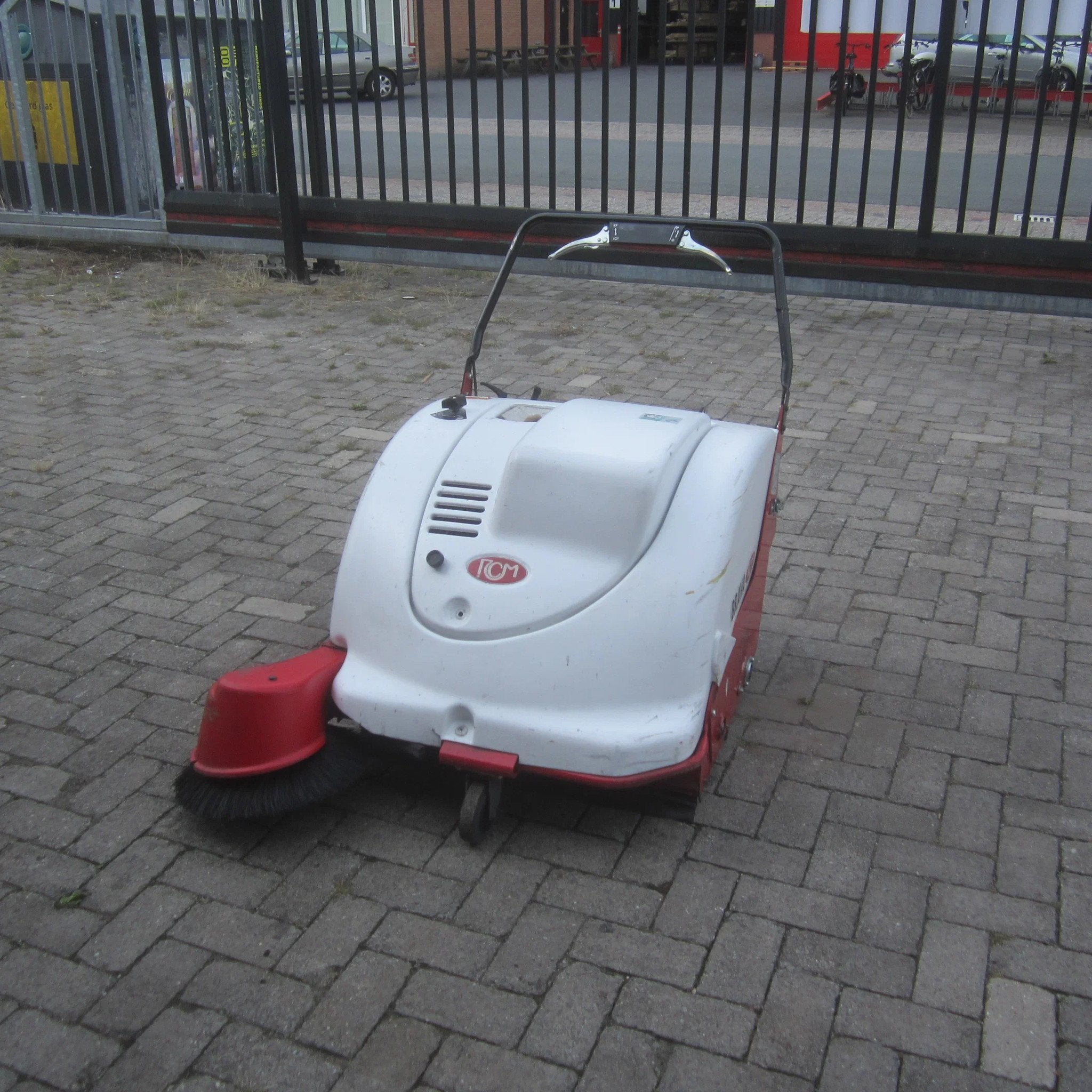 RCM Brava, veegmachine elek., veegbreedte 95 cm. (bj 2019), Zakelijke goederen