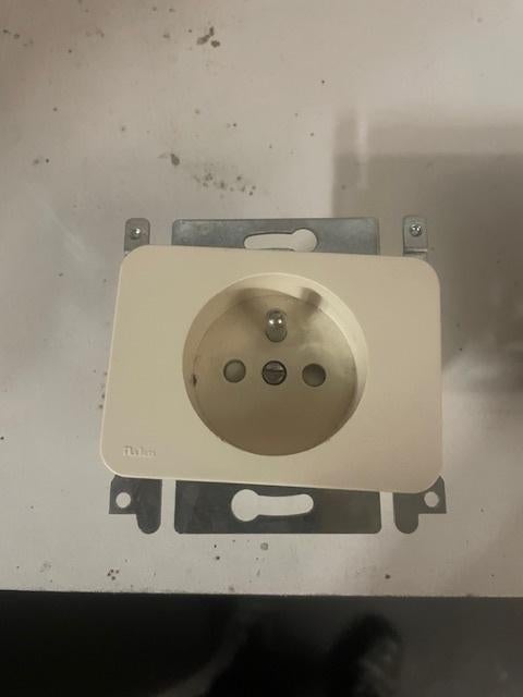Stopcontacten NIKO (vorig model) !, Ophalen, Gebruikt, Stopcontact