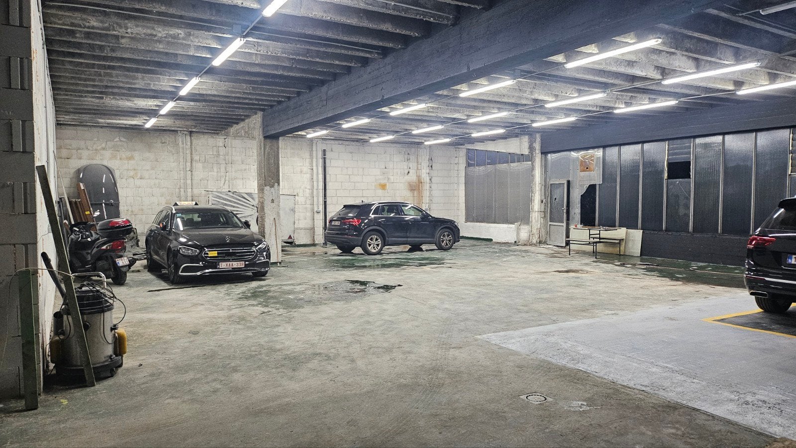 Depot a louer 200m² a Bxl Laeken Tour & taxi, Immo, Garages & Places de parking