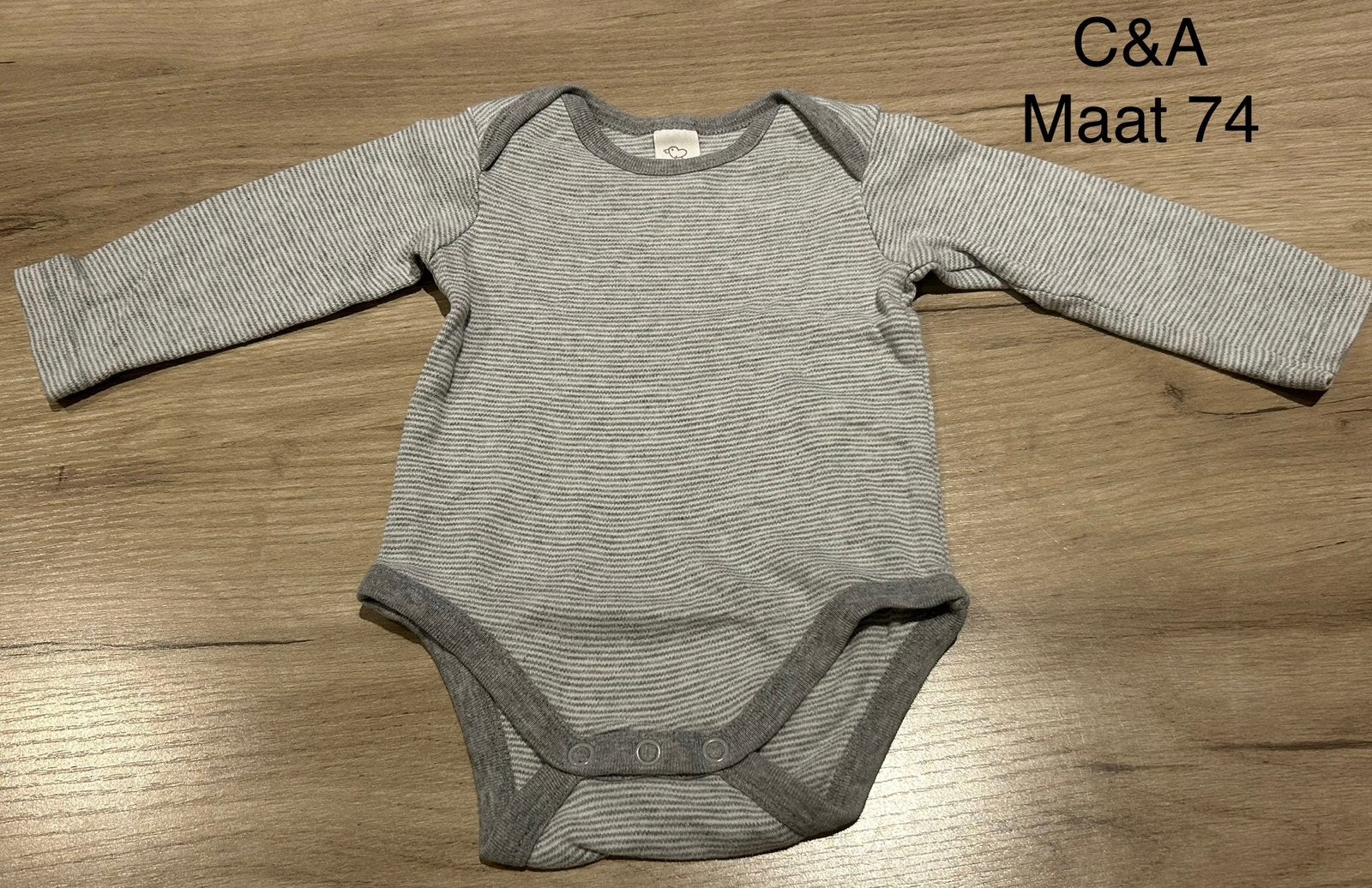Grijze romper (C&A, maat 74), Enlèvement ou Envoi, Comme neuf, Vêtements de nuit ou Sous-vêtements