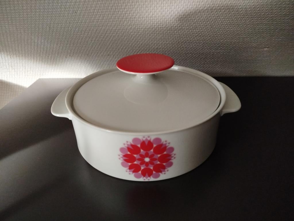 Servies kom met deksel, Huis en Inrichting, Keuken | Potten en Pannen, Ophalen of Verzenden