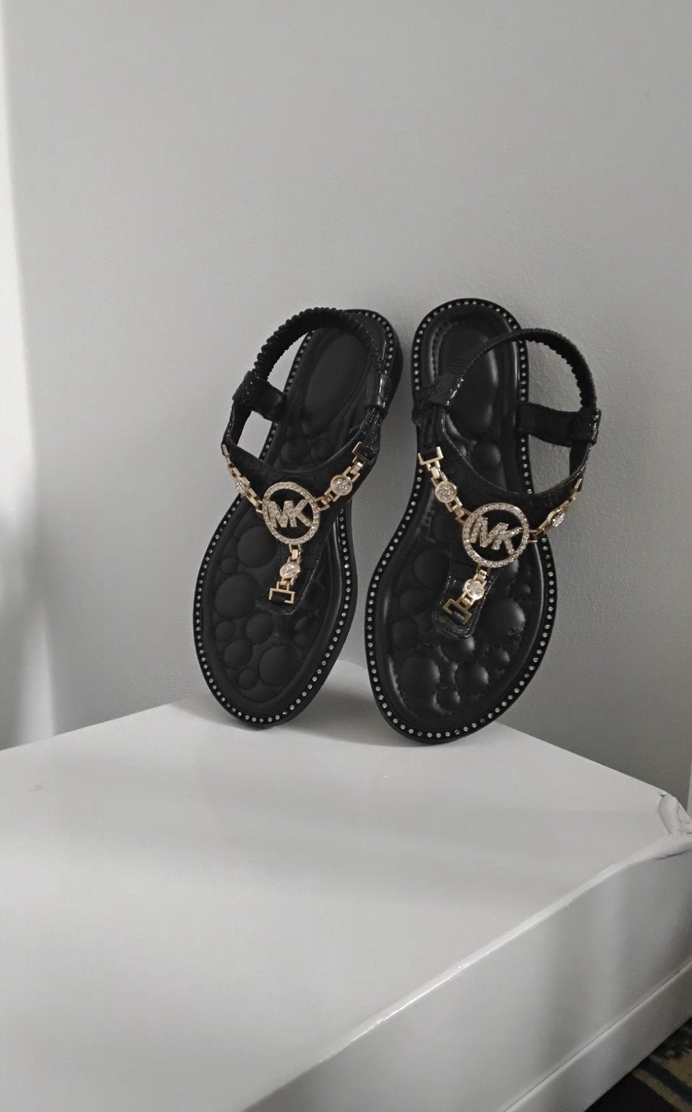 Sandales plates noires à strass, Kleding | Dames, Schoenen, Zwart, Zo goed als nieuw, Sans marque, Verzenden
