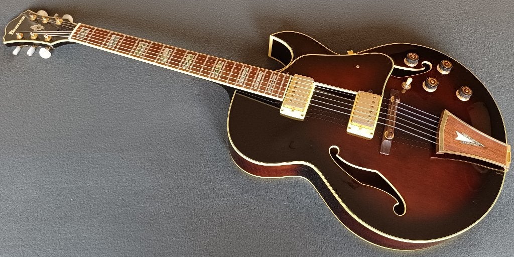 Ibanez AK95-DVS Dark Violin Sunburst état neuf, Musique & Instruments, Enlèvement, Comme neuf, Hollow body, Ibanez