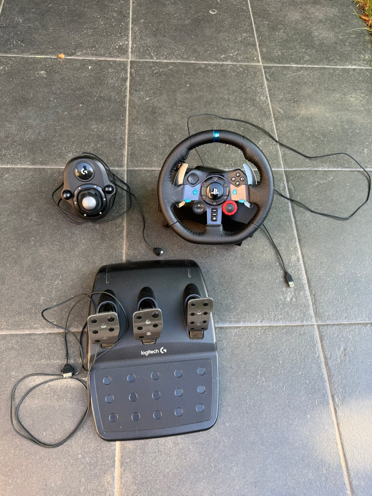 Volant Logitech + boîte de vitesses + pédalier PlayStation, Ophalen, Zo goed als nieuw