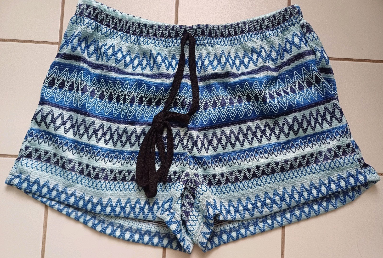 Short taille xl neuf, Kleding | Dames, Broeken en Pantalons, Ophalen