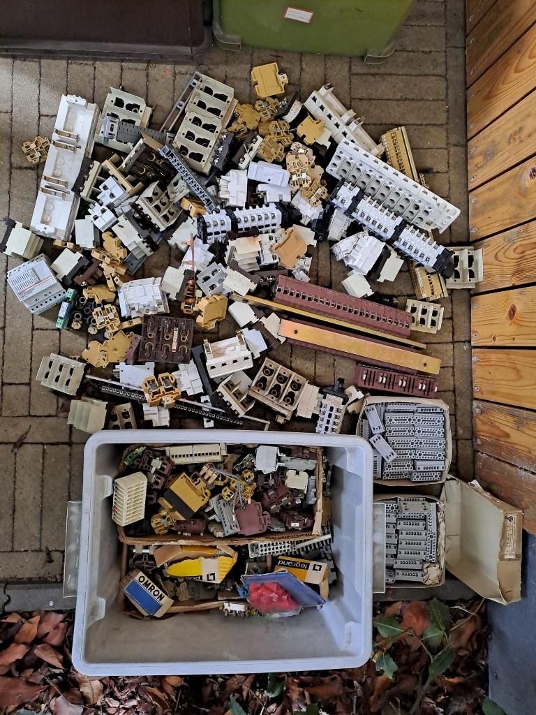 Lot (ouder) elektrisch materiaal / schakelmateriaal, Doe-het-zelf en Bouw, Ophalen, Gebruikt, Overige typen