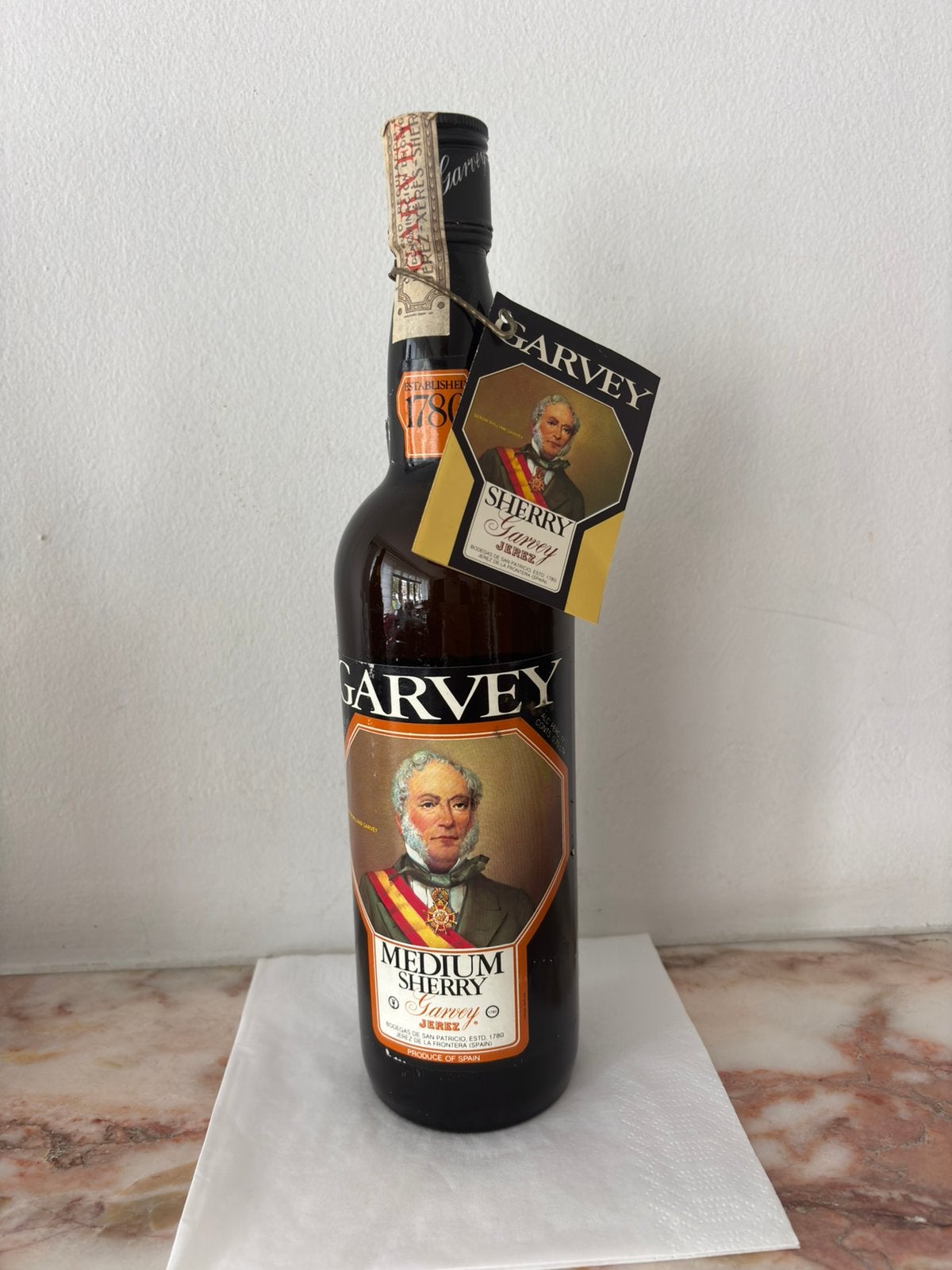 Une bouteille vintage de Sherry moyen Garvey, Collections, Vins, Enlèvement ou Envoi, Pleine, Comme neuf, Autres types