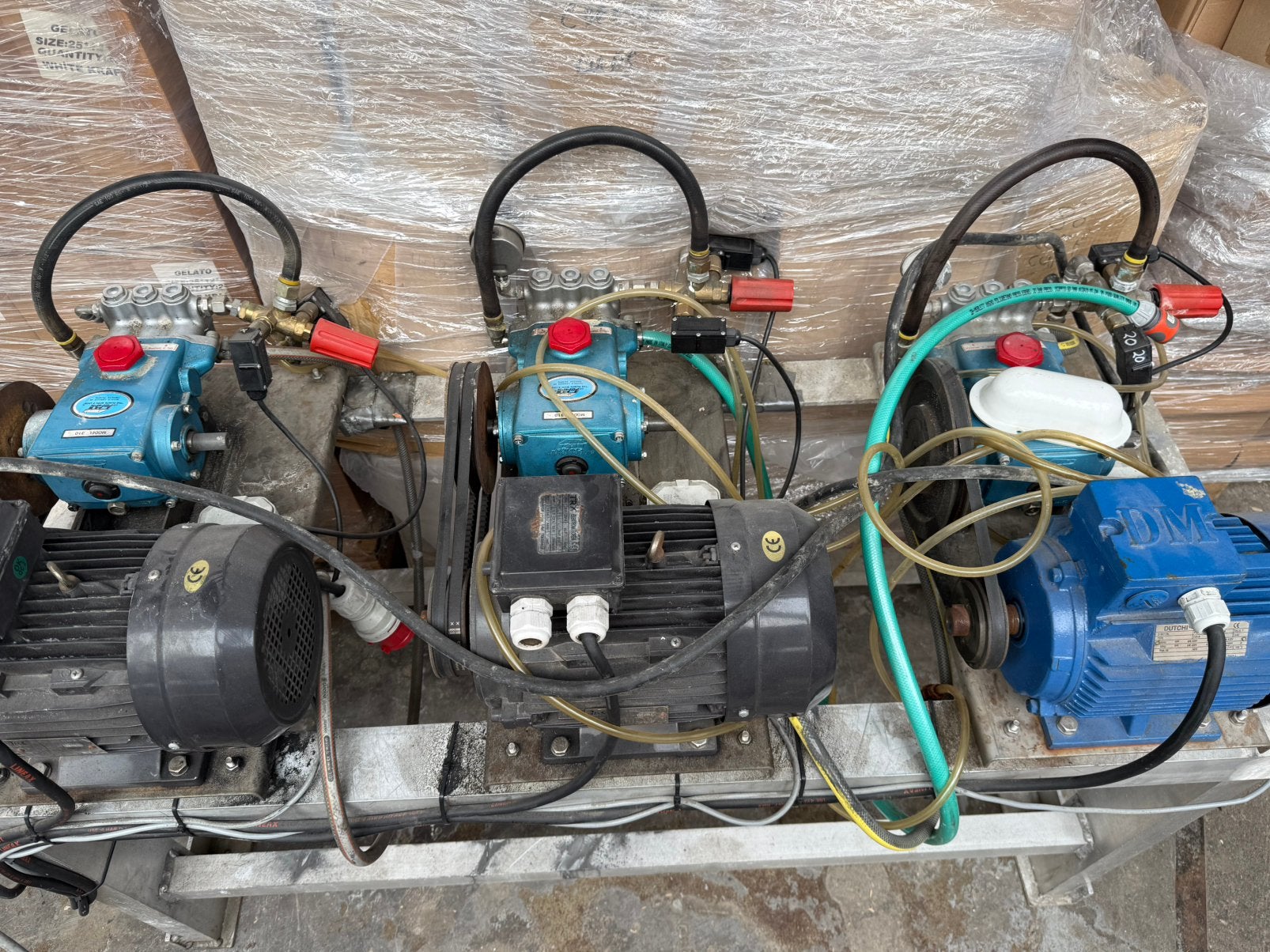 Set van 3 industriële hogedrukpompen met motoren, Ophalen