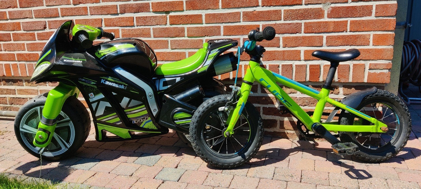 Cube 12 inch kinderfiets + Kawasaki loopmotor, Vélos & Vélomoteurs, Enlèvement