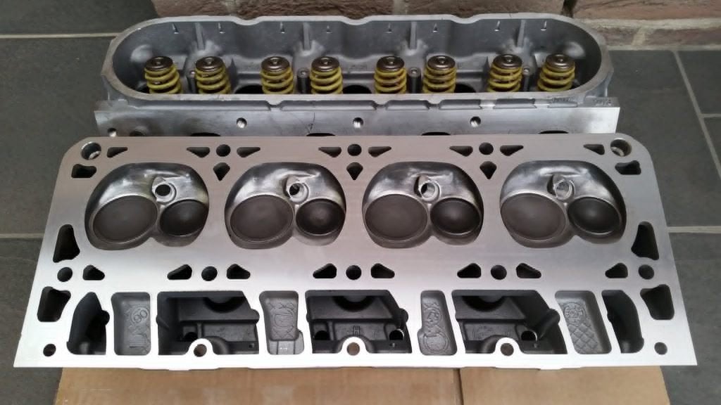 2 CULASSES V8 LS2 243, Autos : Pièces & Accessoires, Enlèvement ou Envoi, Chevrolet