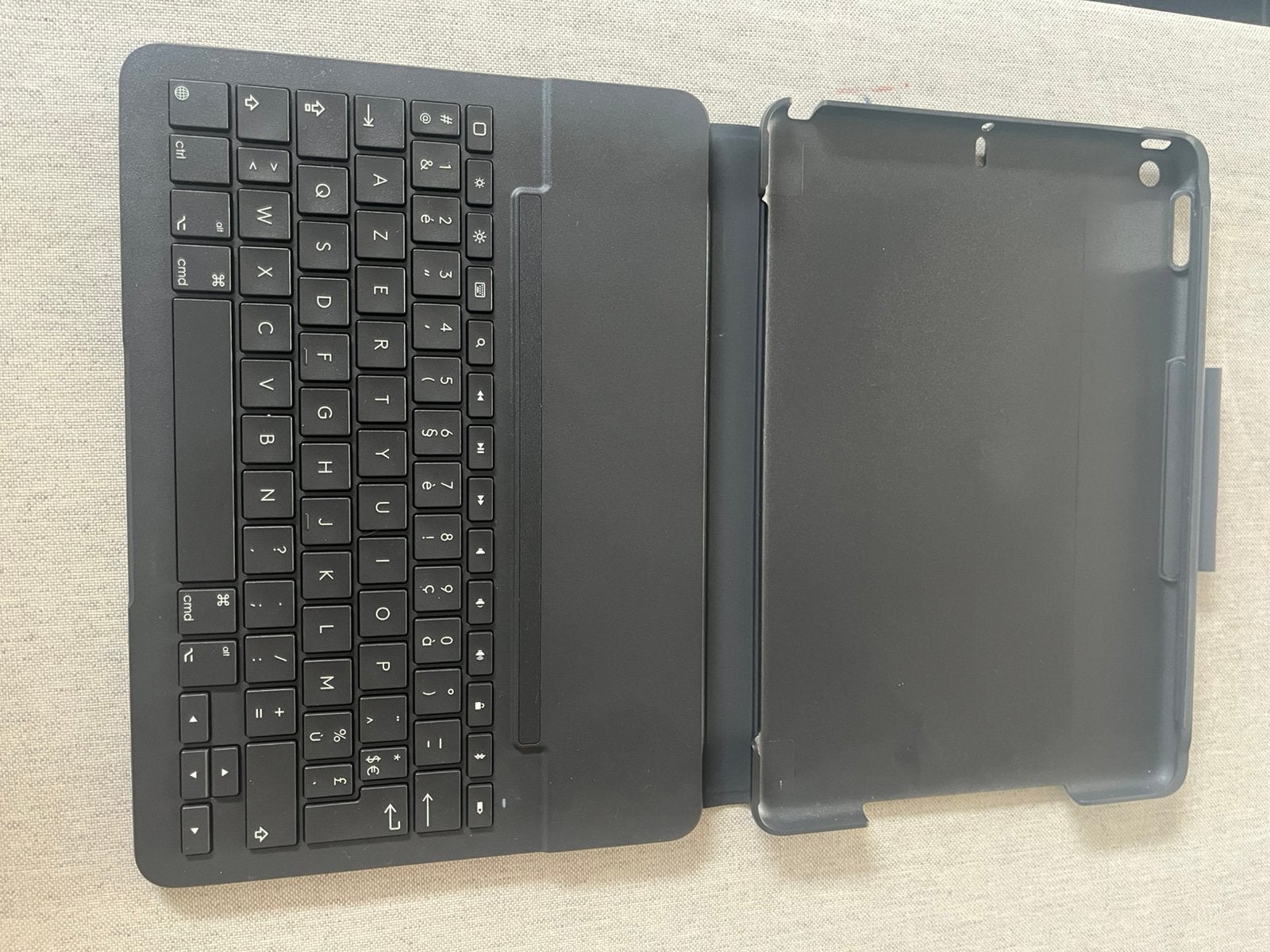 Logitech Slim Folio voor Apple Ipad 10.2, Informatique & Logiciels, Enlèvement ou Envoi, Protection faces avant et arrière, 10 pouces
