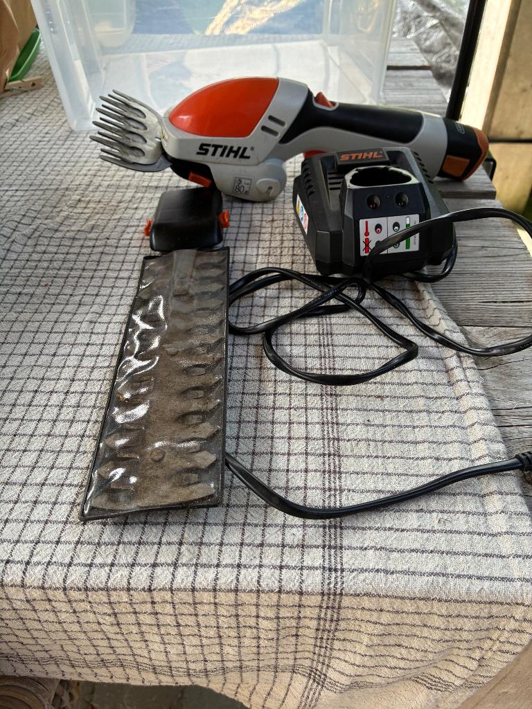 Stihl buxus grasschaar, Ophalen, Gebruikt, Stihl