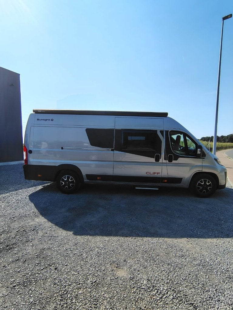 Sunlight Cliff 640 | Lengtebedden |2025| Occasie, Buscamper of Camperbus, Sunlight, Ringverwarming, Fiat