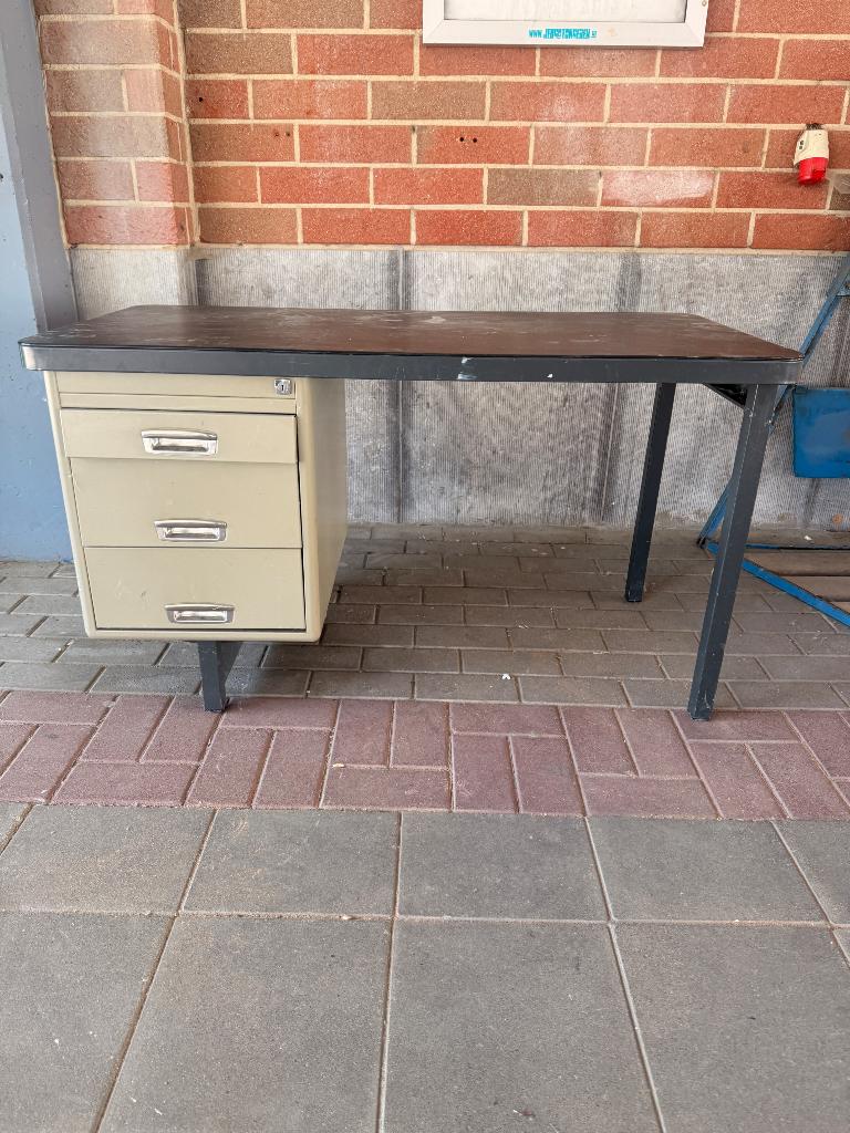 Vintage ijzeren bureau, Antiek en Kunst, Ophalen