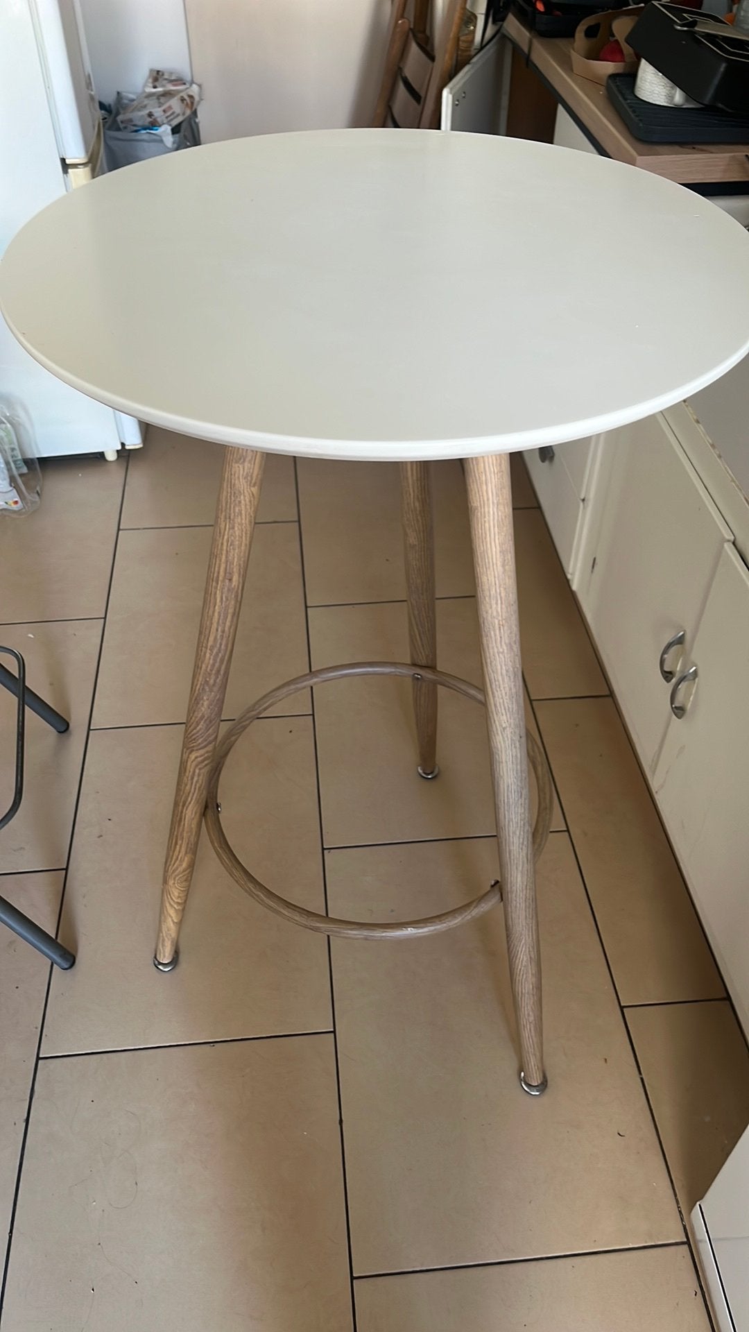 Table haut mange-debout, Enlèvement, Utilisé