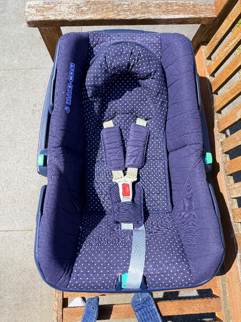 Maxi Cosi Blue avec de nombreux accessoires, parfait état, Ceinture de sécurité, Mode veille, Comme neuf, Enlèvement