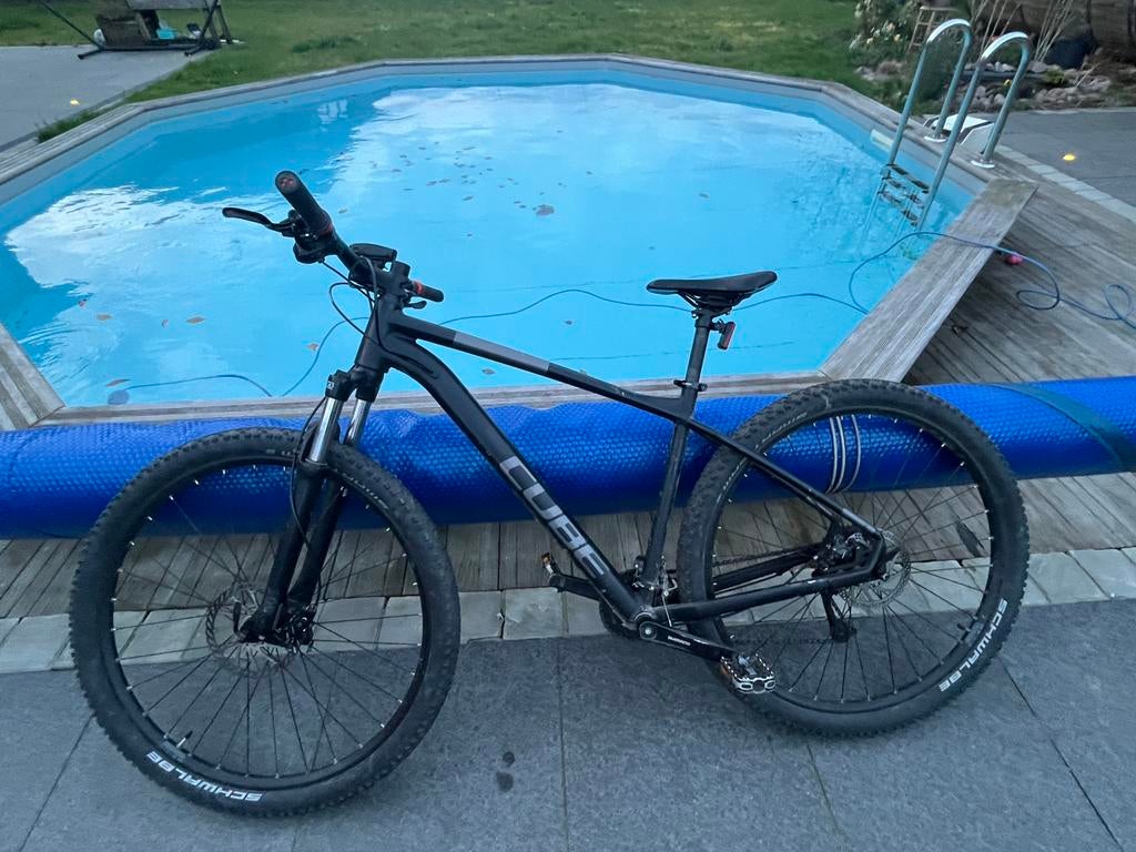 Cube aim race + nieuwe handvaten en nieuwe shimano remmen, Enlèvement, Comme neuf