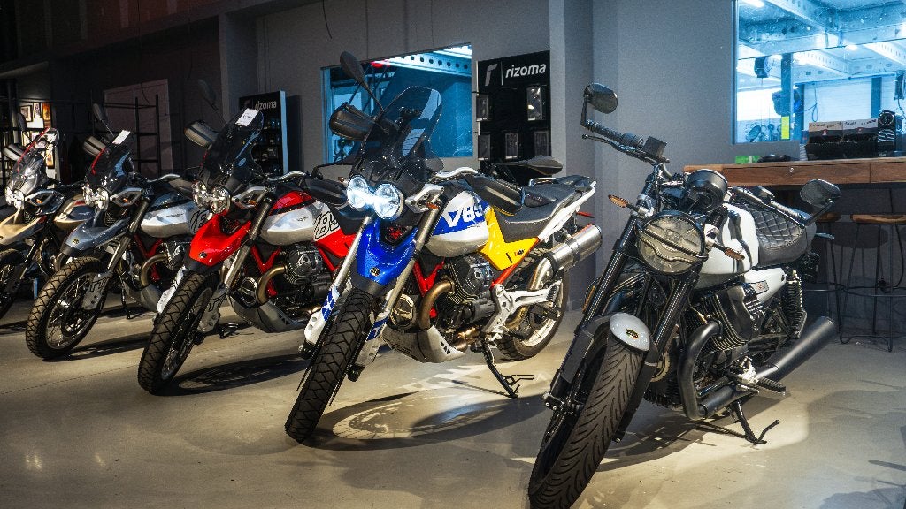 Moto Guzzi V85 TT | Directiemotor | Slechts 1.250 km, Motoren, 2 cilinders, Motorrijbewijs A, Meer dan 35 kW, Toermotor
