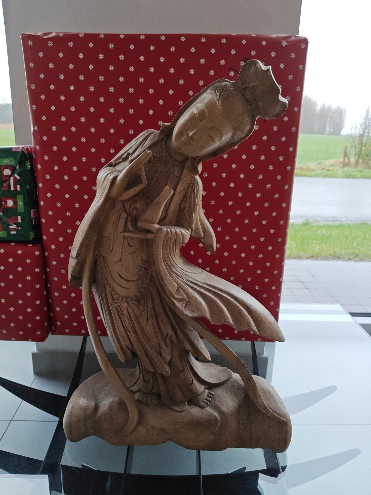 Oosters houten beeld, Ophalen