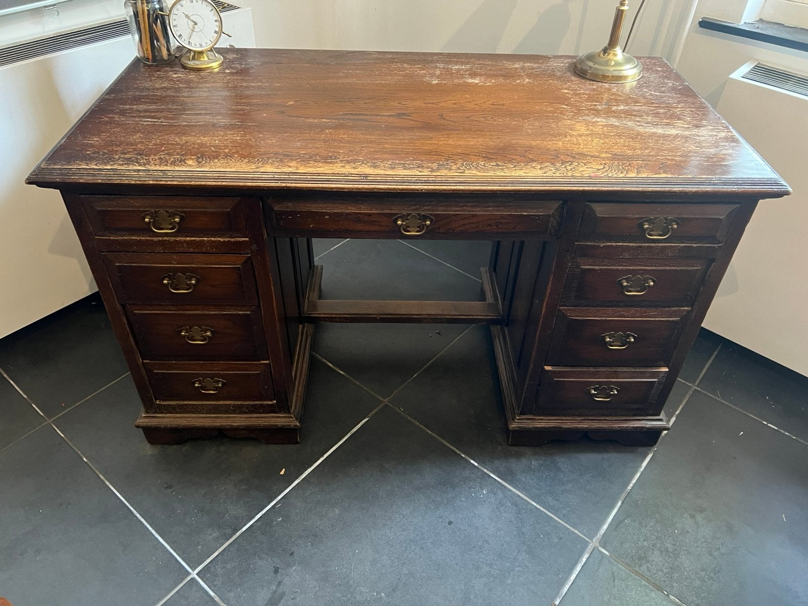 vintage eiken pedestal bureau / schrijfbureau met 9 laden, Antiek en Kunst, Ophalen