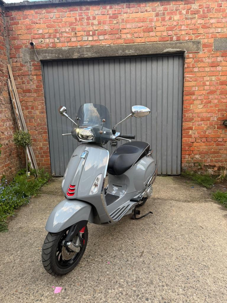 Vespa sprint A klasse, Fietsen en Brommers, Scooters | Vespa, Zo goed als nieuw, Ophalen
