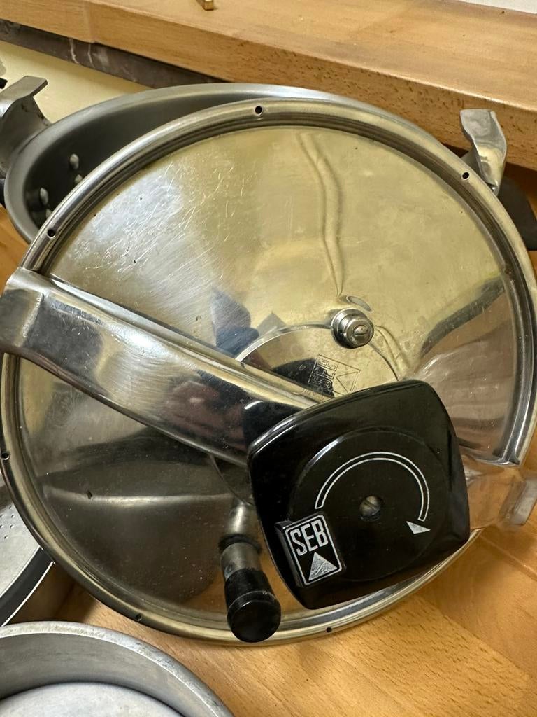 Cocotte Minute Seb tres bon etat 8 litres, Enlèvement, Comme neuf
