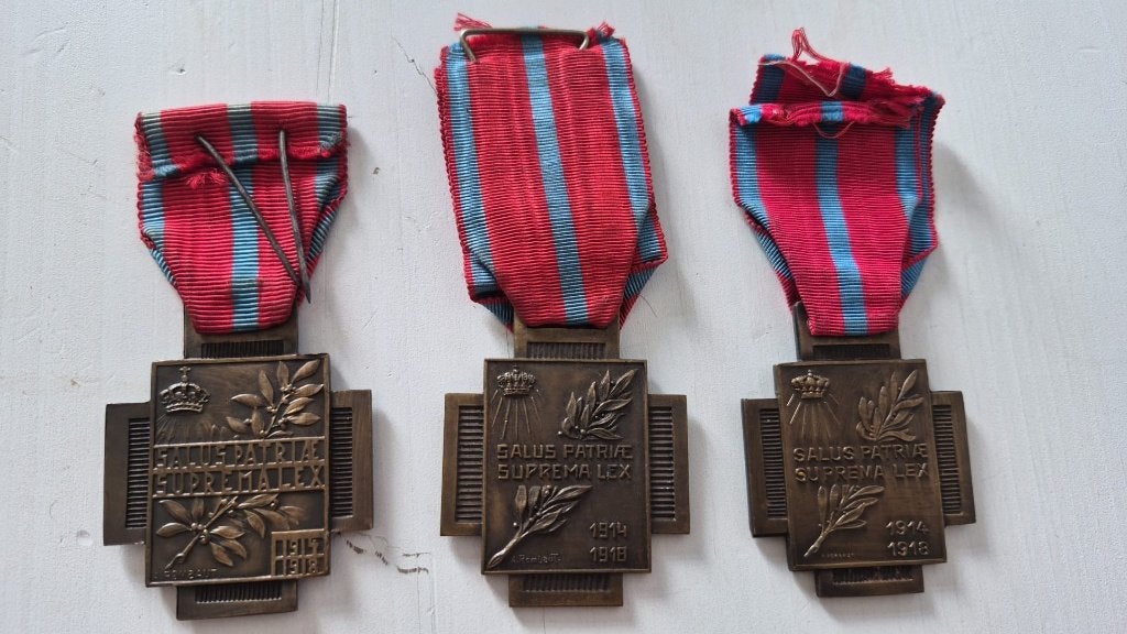 Lot de 3 Croix du Feu belges 1914-1918 – Variantes de rubans, Verzamelen, Militaria | Algemeen, Ophalen