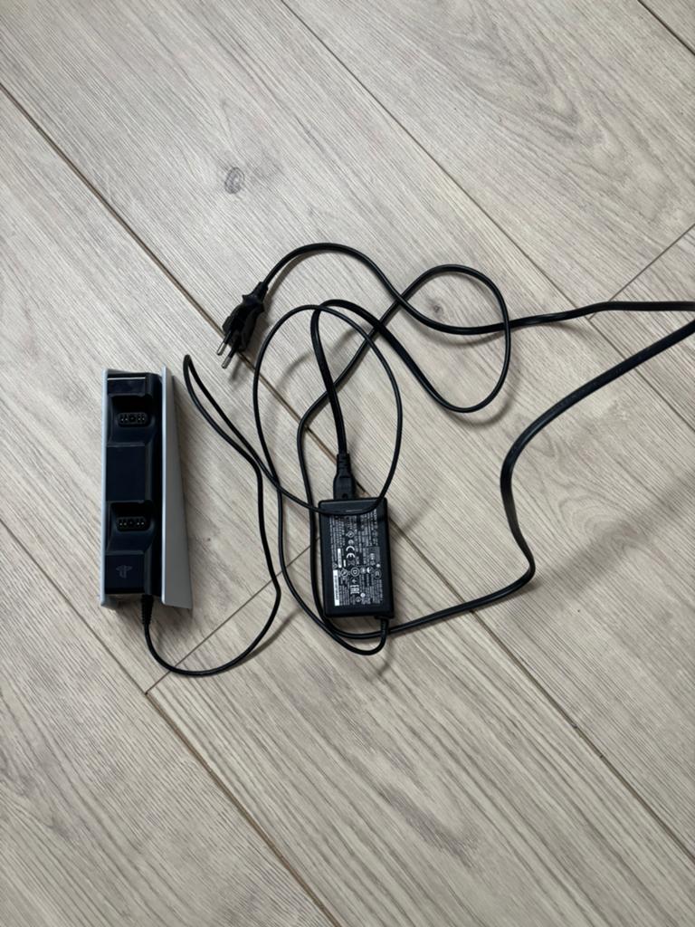 Playstation 5 Dualsense controller docking station, Ophalen of Verzenden, Zo goed als nieuw, Controller, PlayStation 5