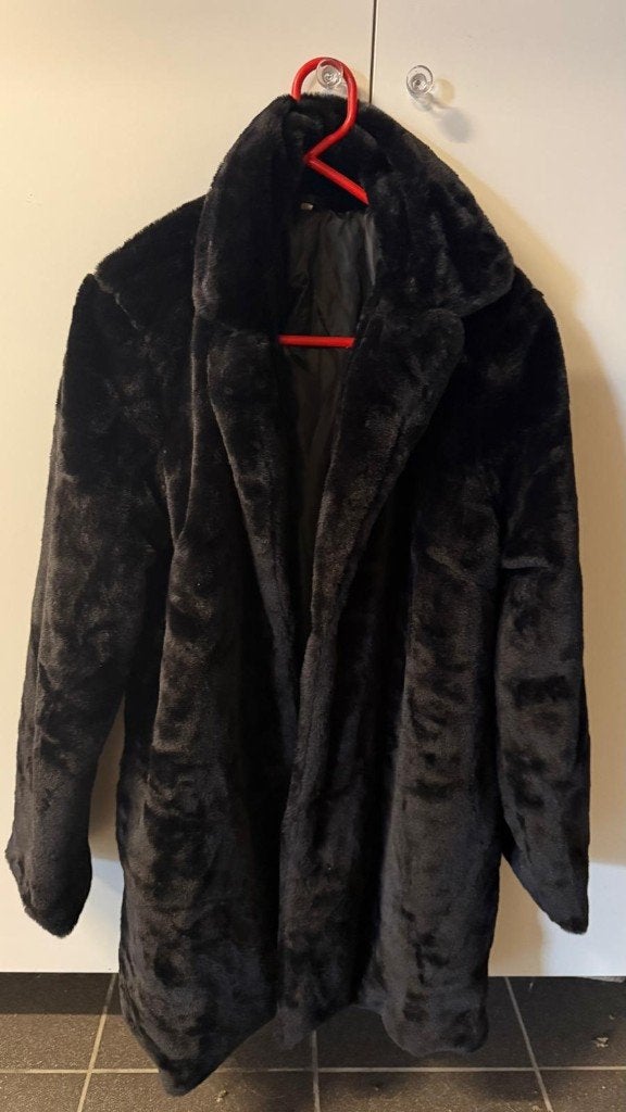 Veste luxueuse en fausse fourrure noire douce, Vêtements | Femmes, Vestes | Hiver, Comme neuf, Taille 42/44 (L), Noir, Enlèvement ou Envoi