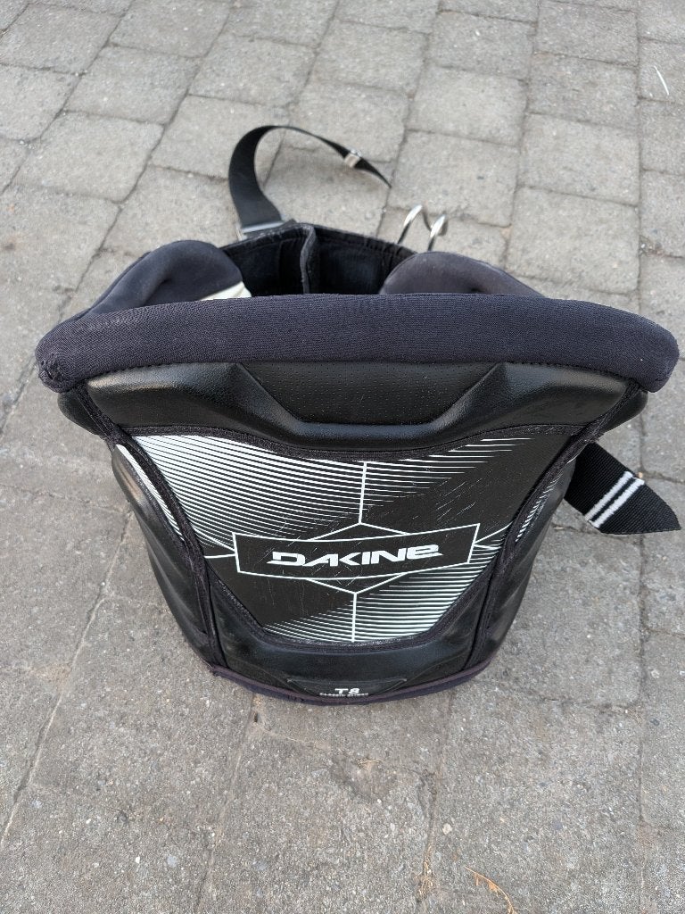 Da Kine T8 trapeze M, Watersport en Boten, Windsurfen, Ophalen, Gebruikt, Overige merken, Overige typen