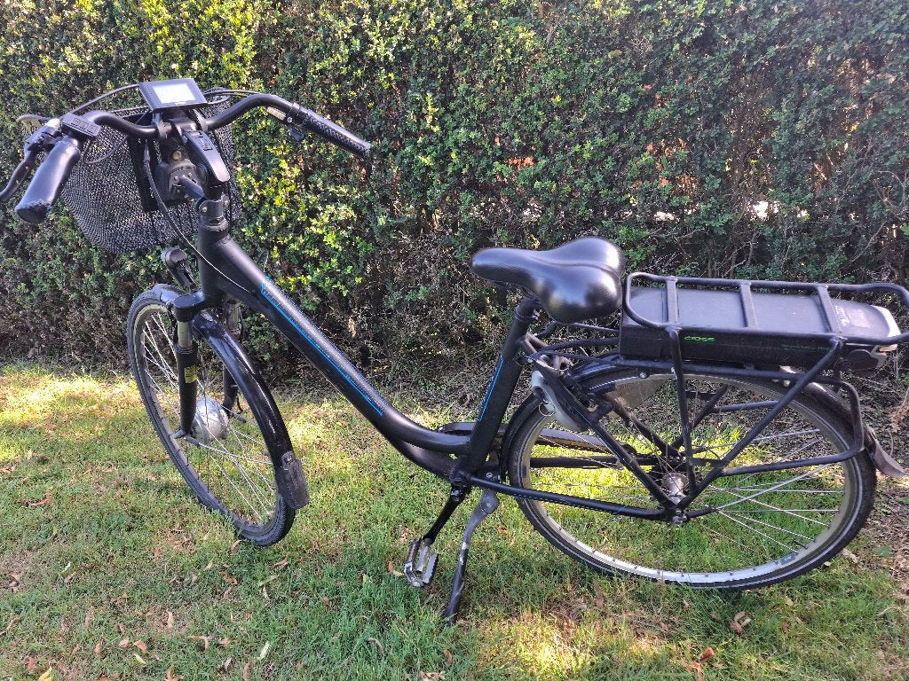 elektrische damesfiets zwart/blauw met fietsmand, Fietsen en Brommers, 47 tot 51 cm, Ophalen, Gebruikt, 50 km per accu of meer