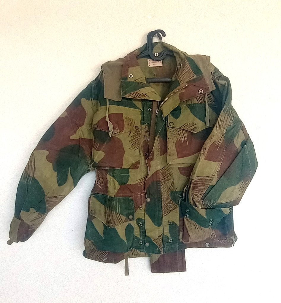 Originele, Belgische legerjas met penseelstreepcamouflage., Verzamelen, Ophalen of Verzenden, Landmacht, Kleding of Schoenen
